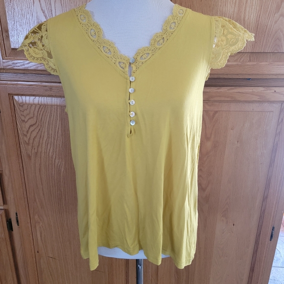 Mustard Lace Sleeve Tee - Picture 2 of 4